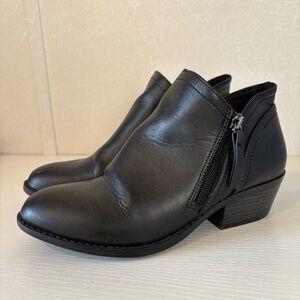 Pacifica | Black Ankle Boots | 6M